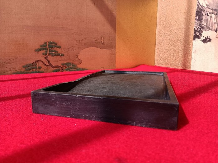嚴選日本百年老石硯，高島虎斑石質地，長22.6cm，寬13.7cm，厚2.2cm