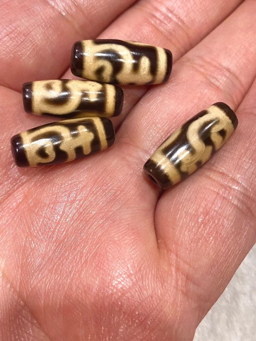 牙黃老料帶風化正西藏老料蓮花寶瓶天珠稀有品蓮花寶瓶天珠財富的源泉