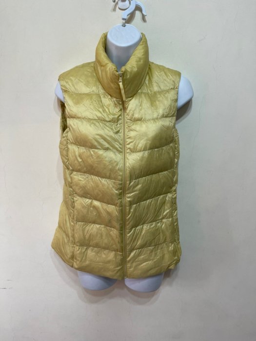 「 二手衣 」 UNIQLO 女版輕羽絨背心 L號（黃）羽4