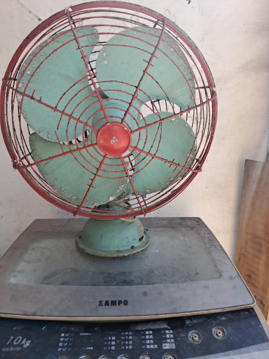 早期老式ㄉ電風扇ㄧ件，非常希少