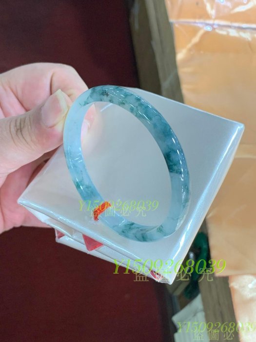 ，牛仔藍飄花冰玉鐲，，圈口53.9-8-5.3，冰透起膠，天空牛仔藍，好 【聚寶軒】-554