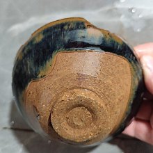 宋代建窯藍兔毫盞，口徑12公分，釉色光亮兔毫紋清晰，實物保存良好