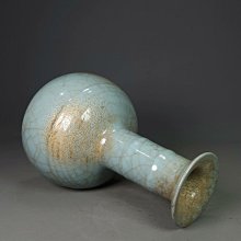 宋代汝窯開片盤口瓶，釉色天青溫潤，高22公分寬13公分，開片自然，胎質