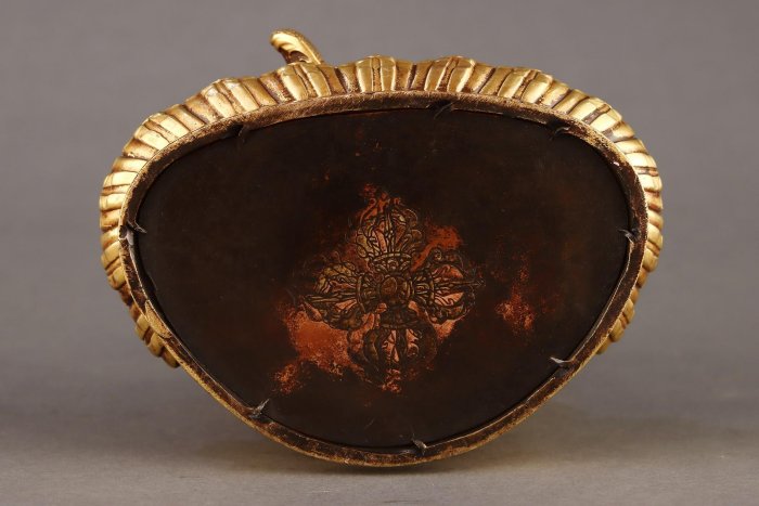 可議價明精鑄紫銅胎鎏金蓮花生大師造像【規格】高23cm 寬14.5cm 重6.6