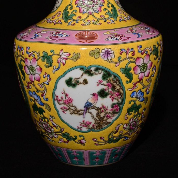 清乾隆年制琺琅彩開窗花鳥人物紋尊，高23×15釐米5001510 青花粉彩五彩