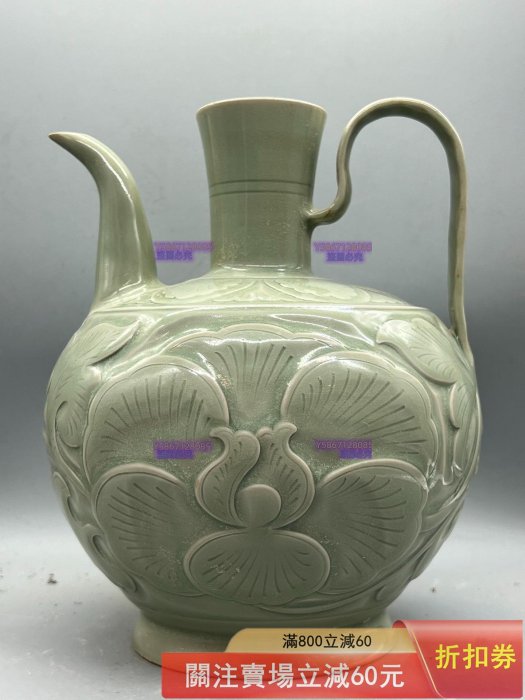 耀州窯深刻花執壺，刻工精湛，釉泡綿密，早期耀州窯多呈深灰色，僅少數