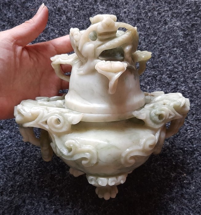 中国　玉石岫玉彫刻　雙耳活環　龍蓋爐　香炉　唐木台付　C　R4738 中国 玉石岫玉彫刻 雙耳活環 龍蓋爐 香炉 唐木台付 C R4738 中国