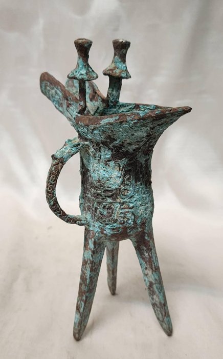 青銅器收藏：商周時期青銅爵杯爵是中國傳統一種用於飲酒的容器（大眾