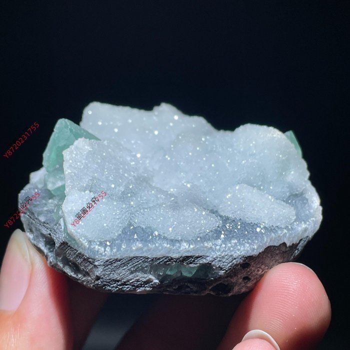 二手】浙江螢石砂糖標本，八面體螢石晶體，帶綠螢石共生，重量181g