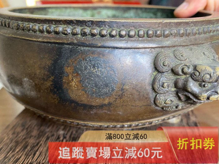 銅香爐，獅耳鼓釘三足爐，品相完好，漿自然。爐身鼓式，兩側獅耳精工