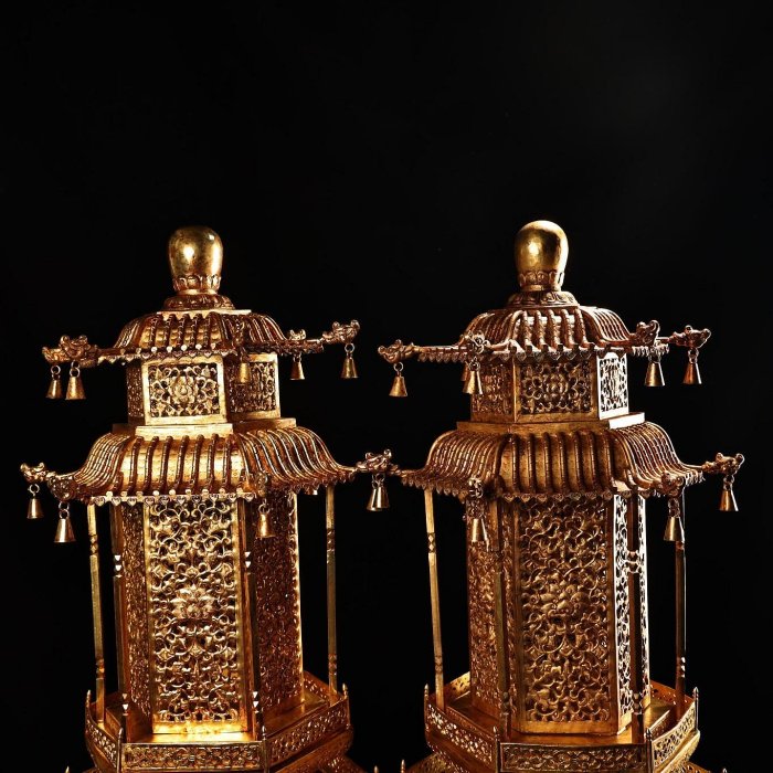 中国古美術・旧蔵品・純銅製・高浮彫・錾刻・鎏銀・八宝紋 盤龍 首飾箱・置物・茶道 珍品舊藏收純銅高浮雕鏨刻鎏銀獸面永珍薰香爐工藝精湛器型款式重1500克
