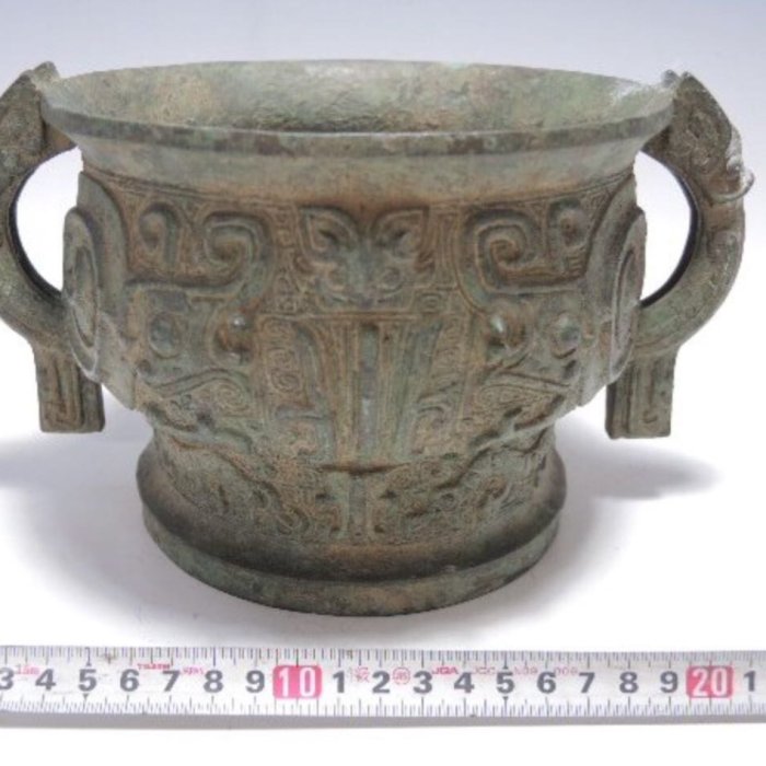 中国美術 白磁 饕餮紋 三足 双耳 香炉 高13.8cm(LC632) 白玉饕餮紋雙蝠活環耳三足蓋爐-宇珍國際藝術| Yu Jen Taipei重要