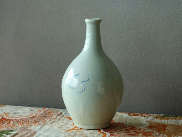 李朝白瓷手繪青花天球瓶凈瓶日本帶回白瓷花入染付花瓶肚徑13cm 高23.5