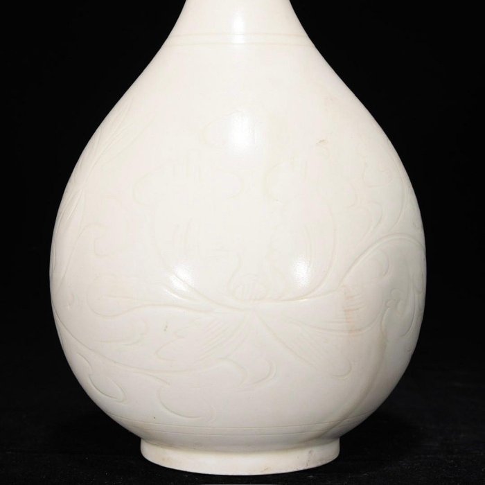 宋定窯刻花卉紋玉壺春瓶，高25.4釐米，直徑13釐米，200306 建窯瓷器官