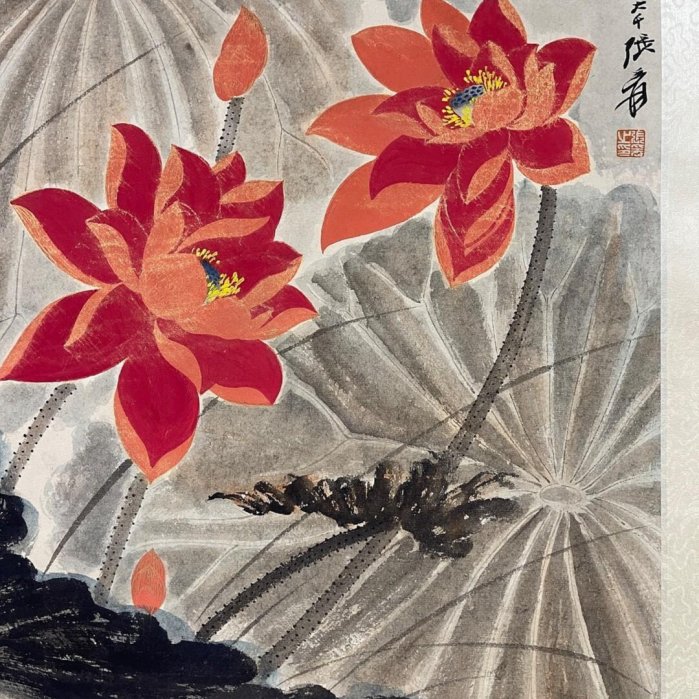 張大千荷塘鴛鴦紙本立軸畫芯尺寸87×49cm 荷花鴛鴦題材，畫面色彩鮮艷