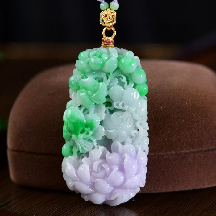 お得品‼️新入荷❣️天然A貨翡翠 厚重感、満工【花開富貴、鳳穿牡丹】　鑑定書付き ad0c1f37-2748-46d6-aa74-