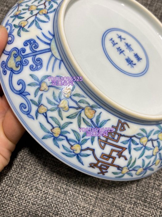 清代雍正斗彩洞石花卉紋盤此造型經典，品相如圖。全美品，器型周正