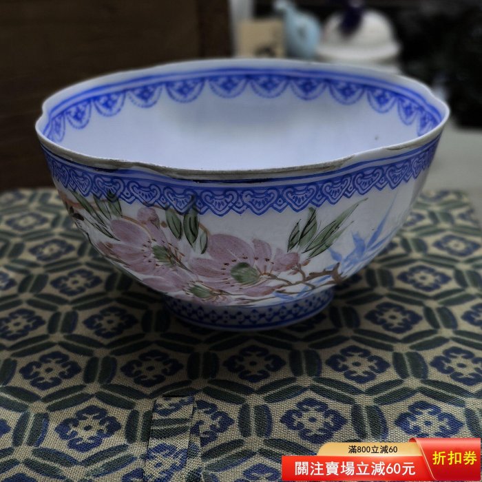 景德鎮回流薄胎粉彩花鳥碗具體年代不詳的老貨，粉彩手繪花鳥紋，胎薄如
