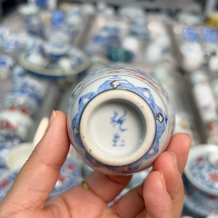 嚴選景德鎮70年代光明瓷廠玩玉青花玲瓏茶杯，容量80cc，適合收藏玩玉
