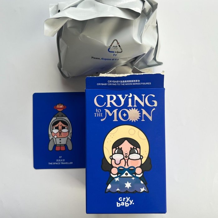 泡泡瑪特Cry Baby系列，流浪太空 拆盒未拆袋，卡盒齊全，正品購入-135590