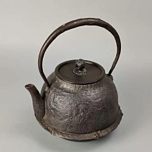 明治時期京都釜師木越三右衛門炮口鐵壺，圓形紋路，銀象嵌提梁，實用款