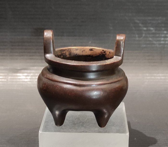 特價起標】老件--明.清世古之寶款沖天耳三足銅爐| Yahoo拍賣