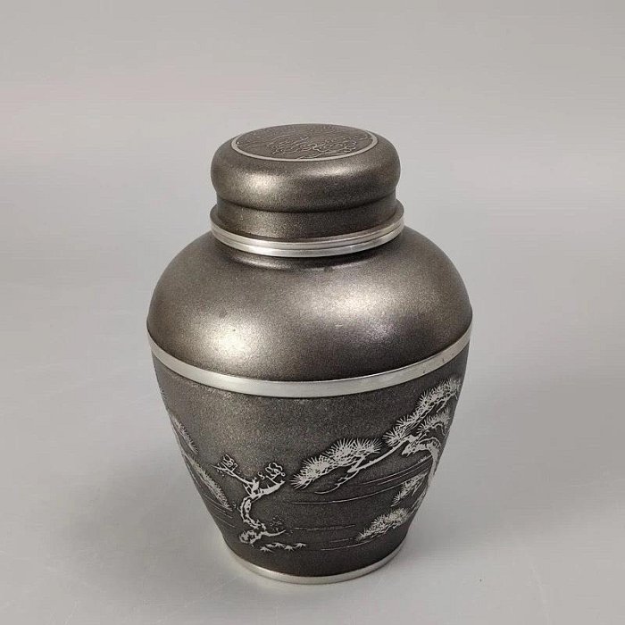 日本錫茶罐，老錫茶倉，錫茶葉罐，底款南錫，手工金工鏨刻松枝紋