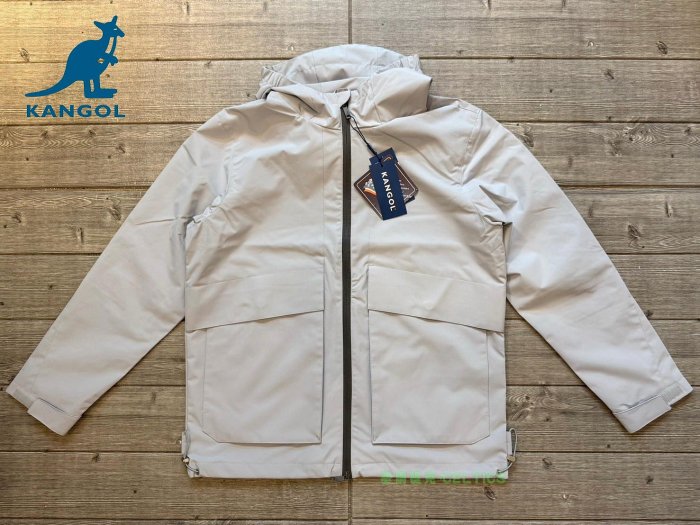 塞爾提克~免運 KANGOL 英國袋鼠 男生 女生 風衣外套 挺版 防風 防潑水 大口袋設計-淺灰色