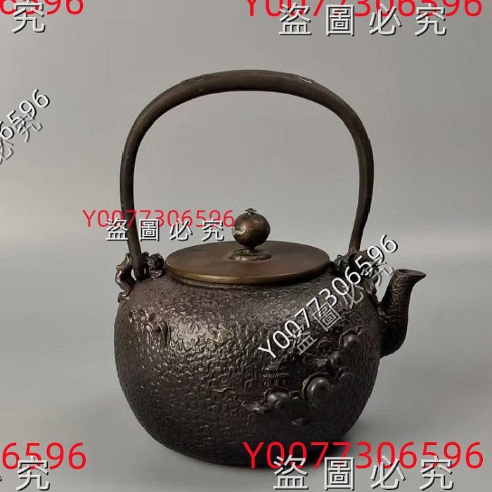 ■亀文堂 造 丸形 素體文 家拙日本琵琶湖之東底款 鉄瓶 KA-08 日本百年老鐵壺明治時期龜文堂波多野正平造戰國紋獸首鐵壺_大院裡| 茶
