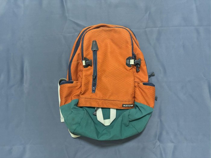 ￼二手雪板大牌Burton多功能後背包