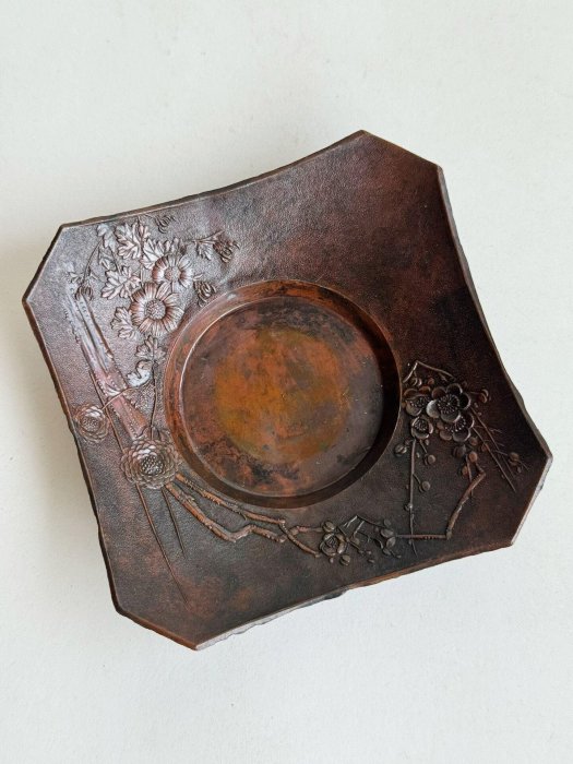 嚴選日本明治大正時期老錫鍍銅畫片，尺寸8.2x8.2cm，內圈4cm， Needle