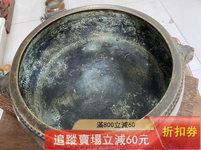 銅香爐，獅耳鼓釘三足爐，品相完好，漿自然。爐身鼓式，兩側獅耳精工