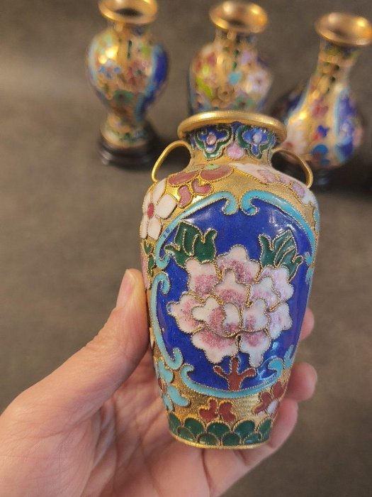嚴選海外回流景泰藍小花瓶，掐絲琺瑯工藝精湛，口徑3.8cm高10.5cm