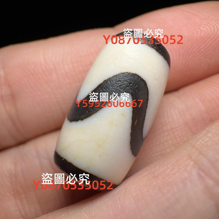 藏傳早期純手工雪域白虎牙天珠單珠約直徑10.7對孔20.5附近共3顆， 天珠