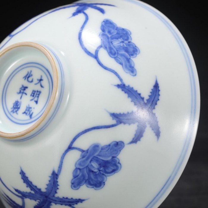 青磁　花卉　又三作 舊藏明代成化青花纏枝花卉紋宮碗尺寸高6.5公分口徑15公分青花三彩斗彩