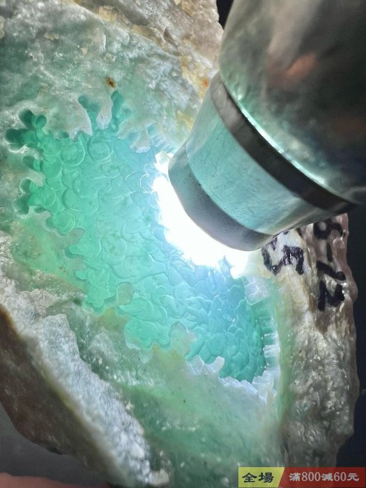 天然翡翠，526-12155克64*38*23毫米高品質翡翠原石，冰晴脫沙，種份老