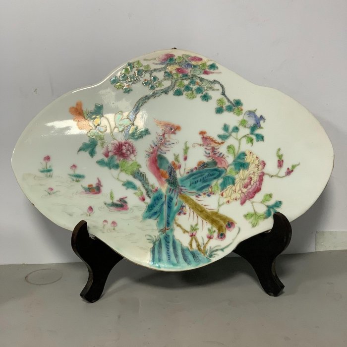 嚴選晚清民國粉彩五倫圖瓷板畫，尺寸37×25.8公分，全品無框，釉面溫潤
