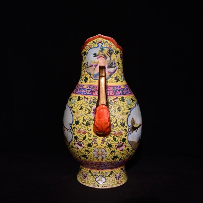 清雍正年制琺琅彩描金西洋人物紋僧帽壺，高44.5×35釐米16001671 青花粉