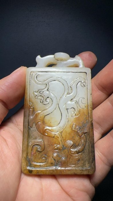 漢代和田玉龍鳳紋玉牌，老玉器玉質溫潤細膩，包漿渾厚自然，沁色入骨高