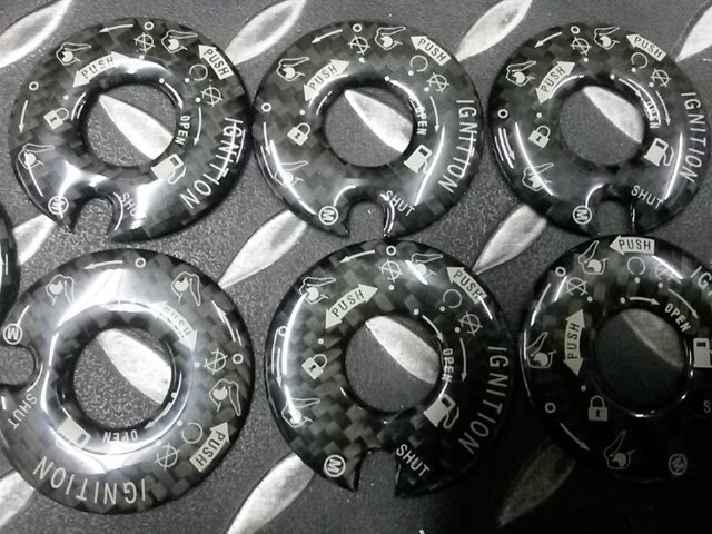 欣輪車業 卡夢鎖頭貼紙 磁石蓋貼紙 KYMCO 車系 雷霆 G5 G6 V1 V2 自取150元售完為止