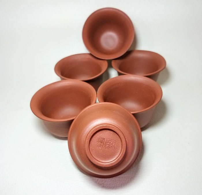 早期朱泥。底款中國宜興。紫砂杯。1杯容量40CC。一手六個杯子共2400元