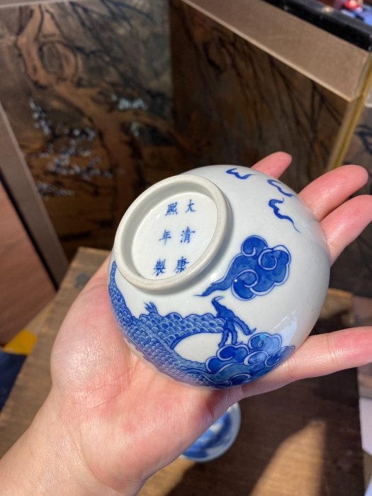 大清雍正年製　龍 嚴選清雍正時期青花過墻龍瓷盤，大清康熙年制六字款收藏珍品直徑9.6 4