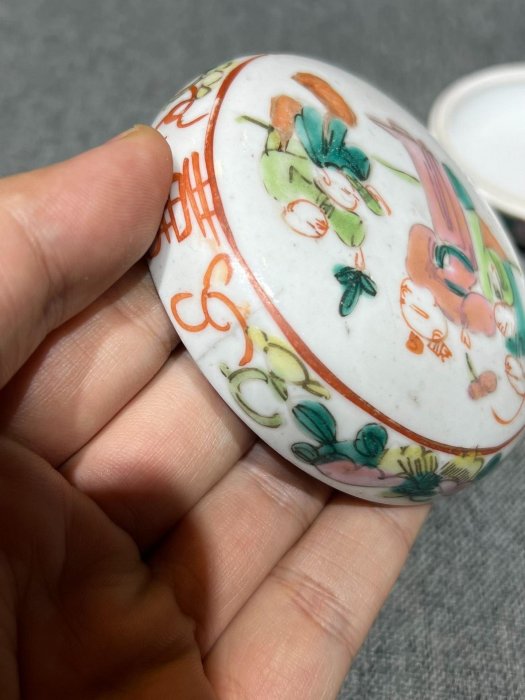 清代同治時期粉彩五子奪魁印泥盒，直徑8.6公分原配蓋，嚴選老胎重彩