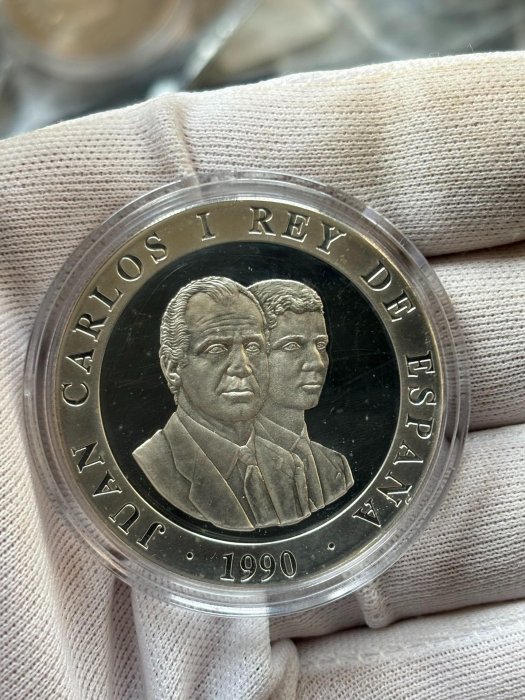 1990年西班牙亞特蘭大奧運足球精制銀幣極美收藏品相外國錢幣含銀92.5