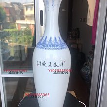 日本舶來品，中國景德鎮製，“祥鳳來儀”鳳凰牡丹紋特大花瓶一只。 高度