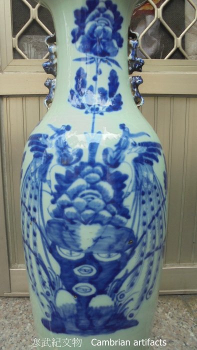 寒武紀文物}清代~豆青釉青花繪雙鳳花卉紋雙獅耳盤口大花瓶~完整如圖~高