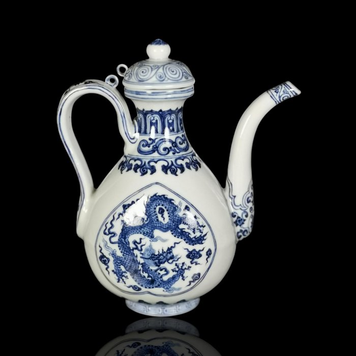 博古珍藏》明．青花雲龍紋執壺．早期收藏．老件文物．茶壺瓷器．國際