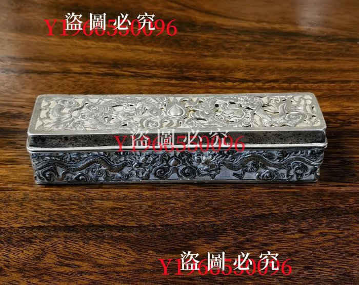 迎財神晚清純銀香盒，銀盒內還原裝錦緞銀盒保存很好，久遠已氧化，沒