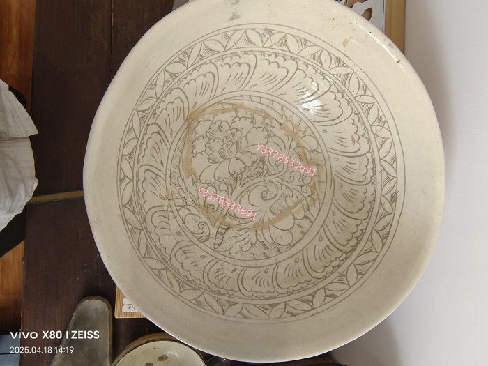 瓷器金代磁州窯白釉剔刻花大碗，直徑38厘米，是我見多磁州窯最大剔刻花