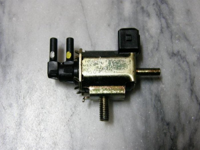 正廠 豐田 CAMRY 06 活性碳罐電磁閥 其它ALTIS,VIOS,WISH,YARIS,RAV4 歡迎詢問